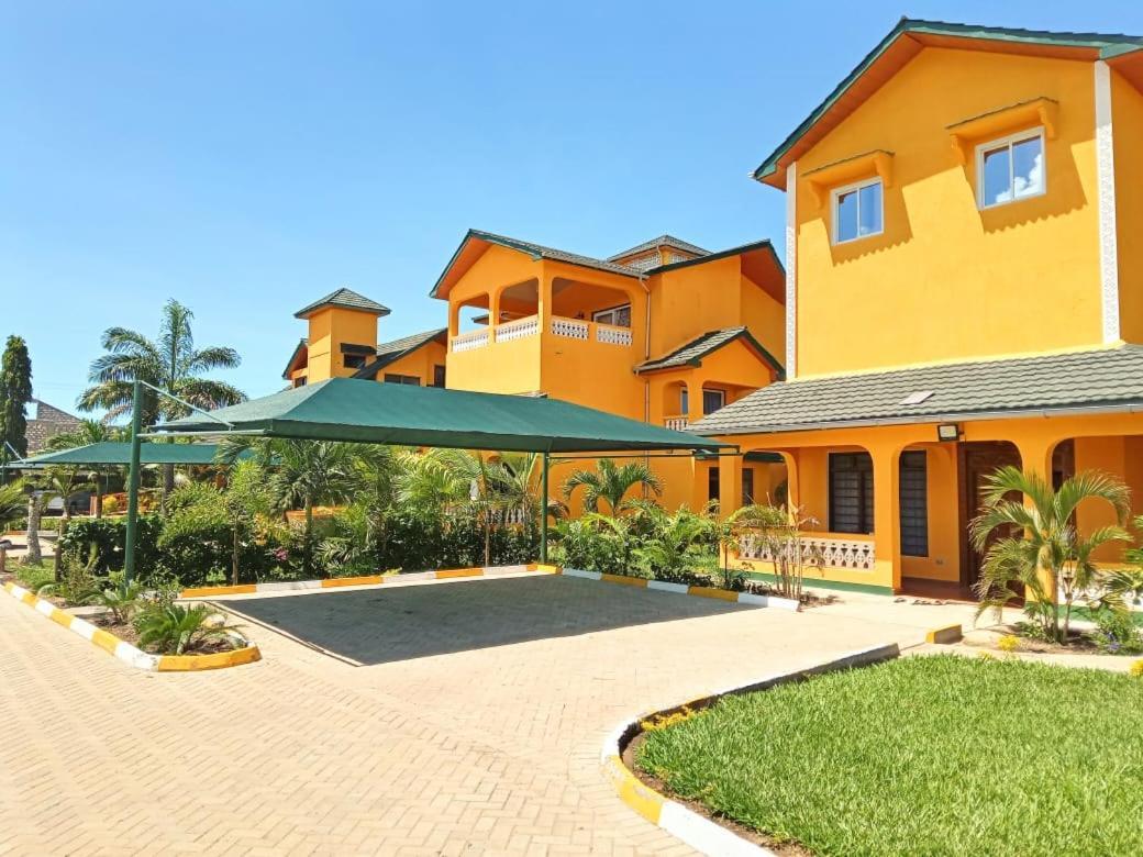 Golden Duranta Villas Ukunda Luaran gambar